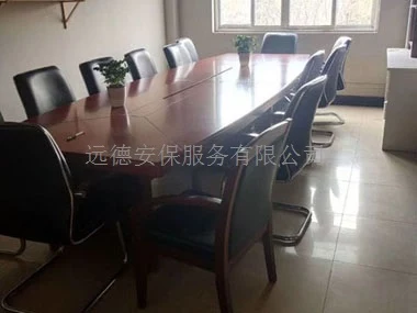 大连男子雇佣远德专业保镖驱赶耍赖前女友,称苦不堪言